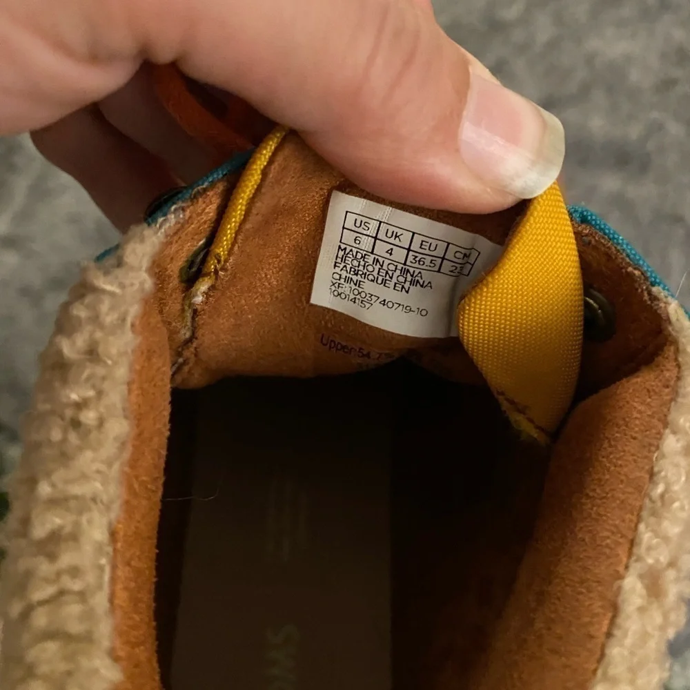 TOMS Women’s Mesa Hiking Boots